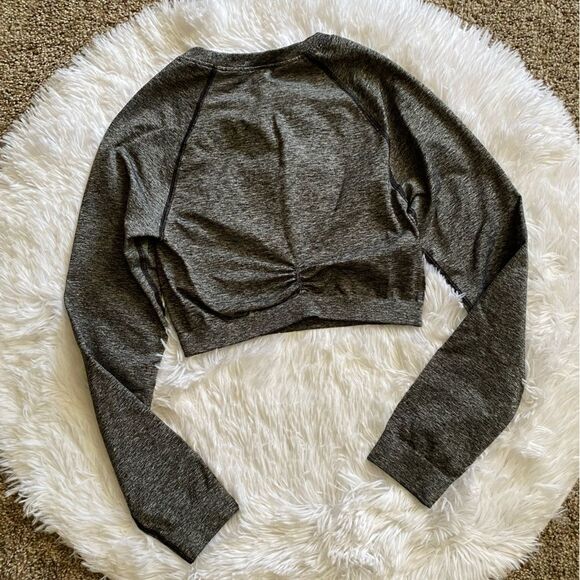 Gymshark Long Sleeve Crop Top Stretchy Womens Size Medium Gray - Picture 2 of 8